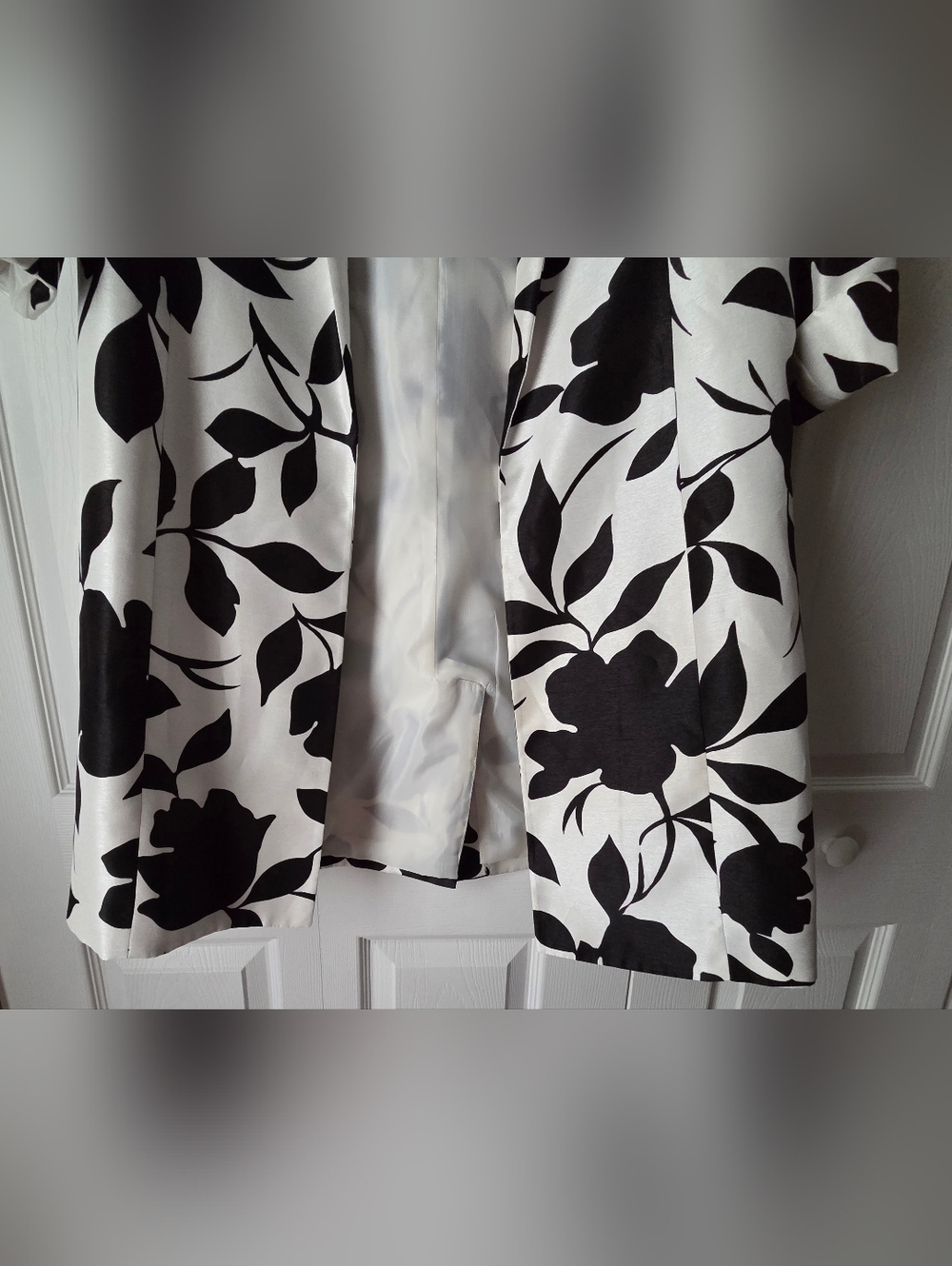 NWOT Le Suit Black and Off White Floral Long Coat Size 14 - Picture 6 of 16